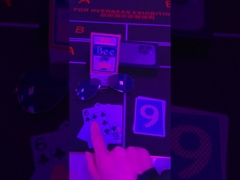 ปกครองเกมโป๊กเกอร์ด้วยเกมโป๊กเกอร์ที่พัฒนามีแว่นโกงสําหรับการ์ดที่ระบุ